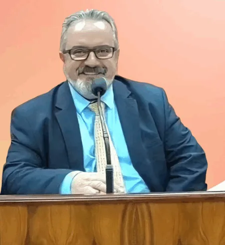 HORA DE VOAR COM AS PRÓPRIAS ASAS