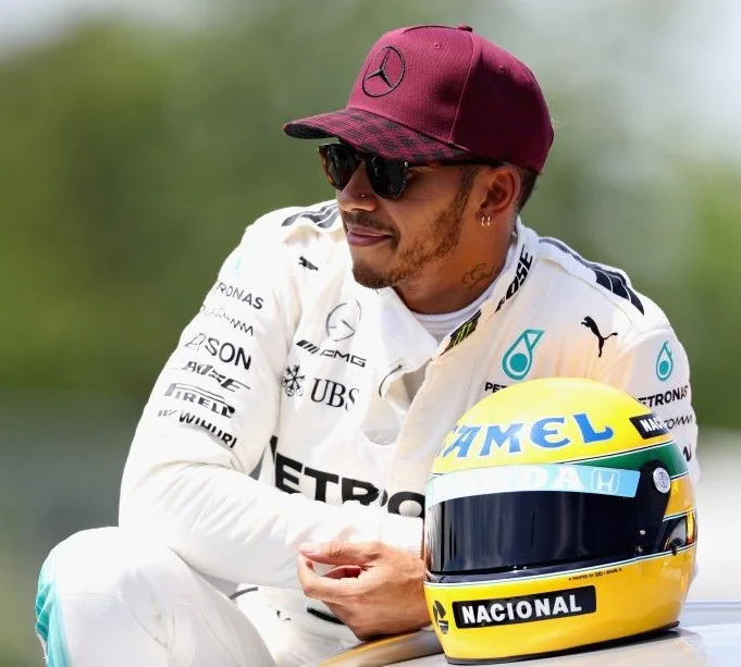 
  LEWIS HAMILTON  A GLOBALIZAÇÃO, O MITO E O HOMEM