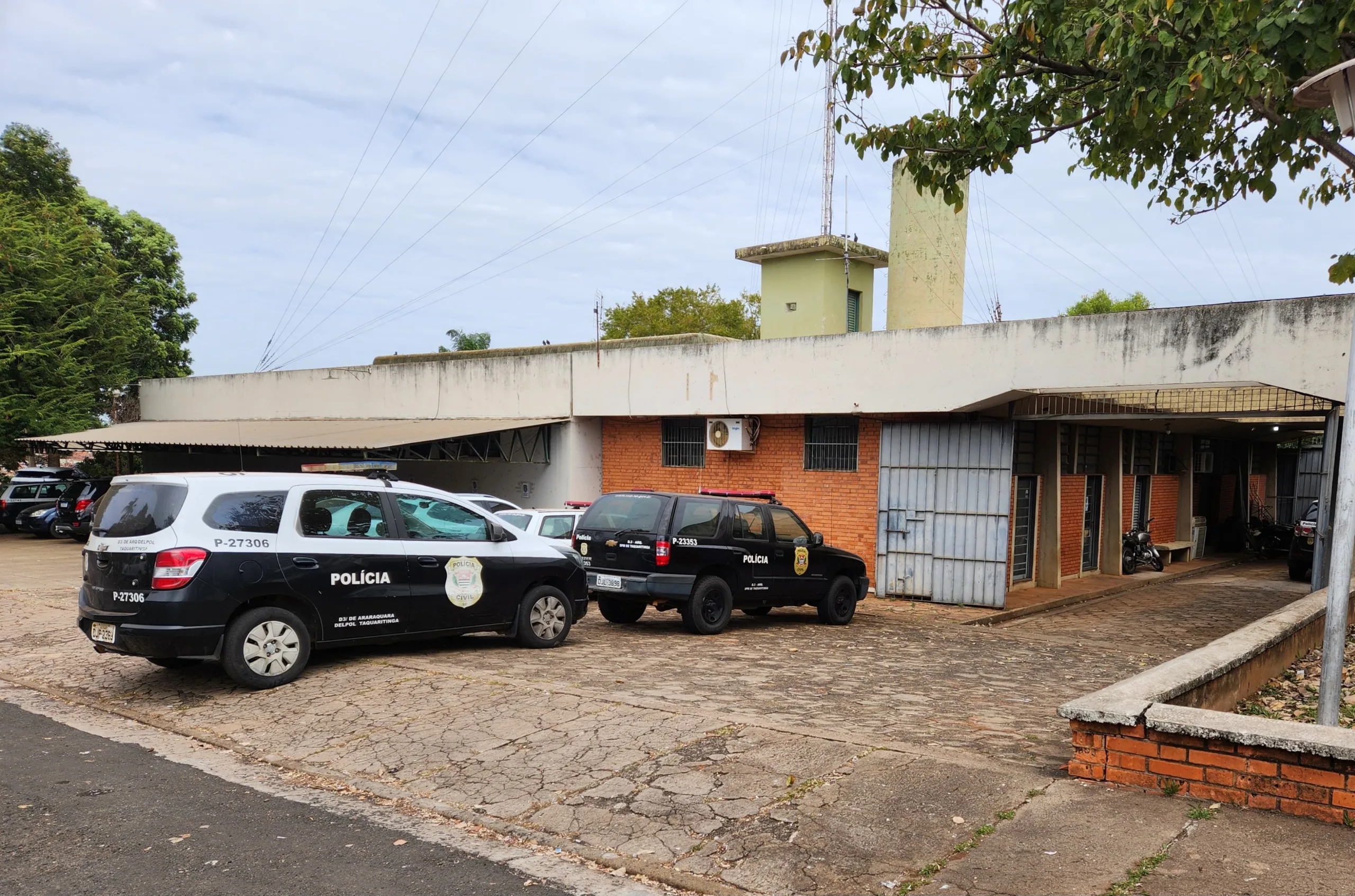 
  Polícia apreende drogas e prende homem em operações no Jardim São Sebastião e Portal da Serra