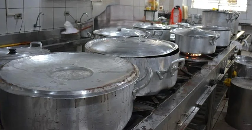 
  Em visita à Cozinha Piloto, vereadores denunciam risco de falta de merenda e vão ao Ministério Público