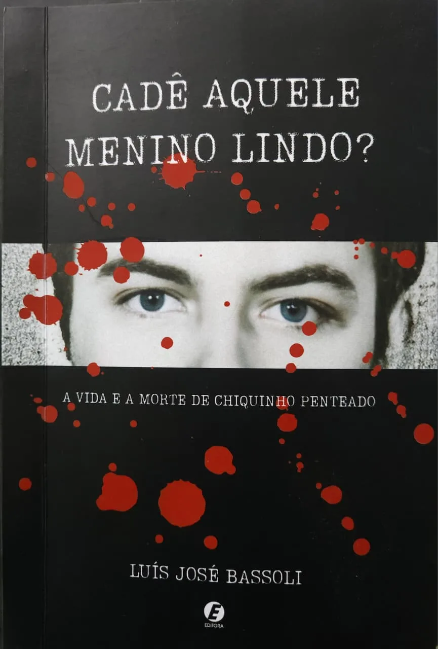 
  Escritor Luisinho Bassoli entrega livro de sua autoria à profª. Neide Salvagni