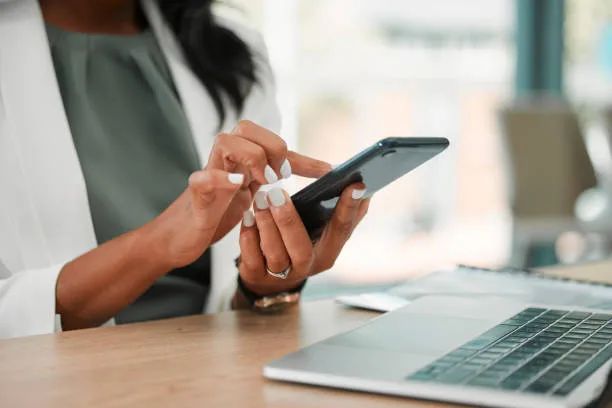 Advogada é condenada a pagar R$ 5 mil por expor conversa privada com parte contrária nas redes sociais