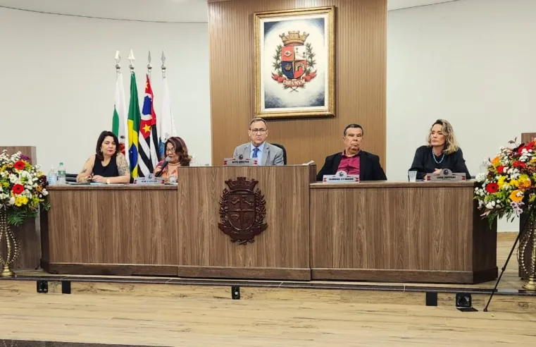 Câmara de Taquaritinga realiza emocionante sessão solene em homenagem aos professores
