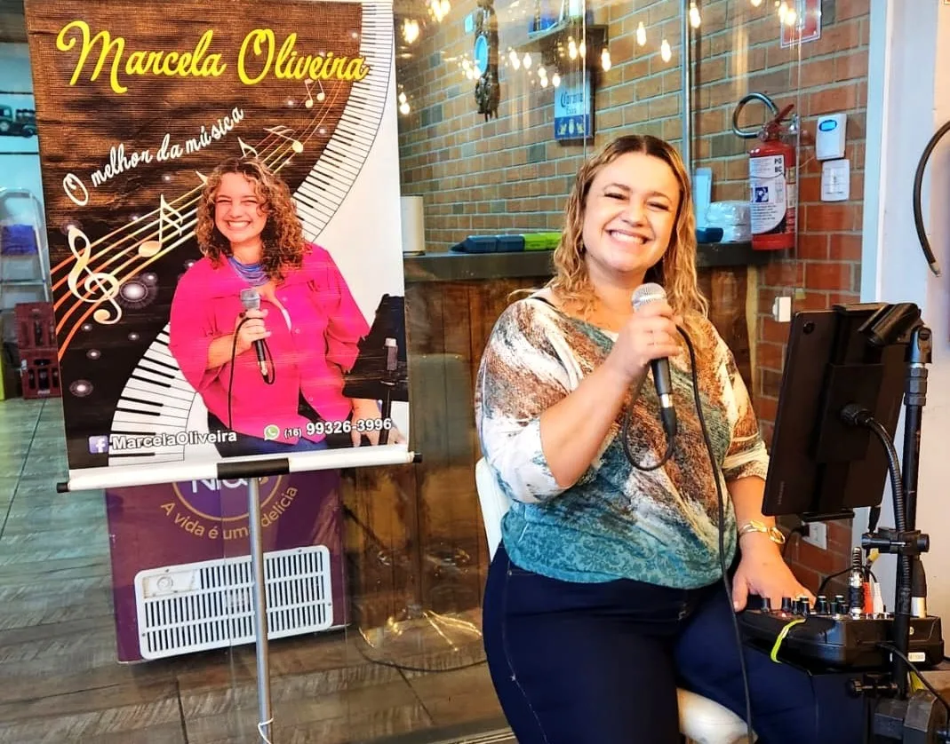 
  Marcela Oliveira encanta o público em mais uma noite especial no Villa’s Bar
