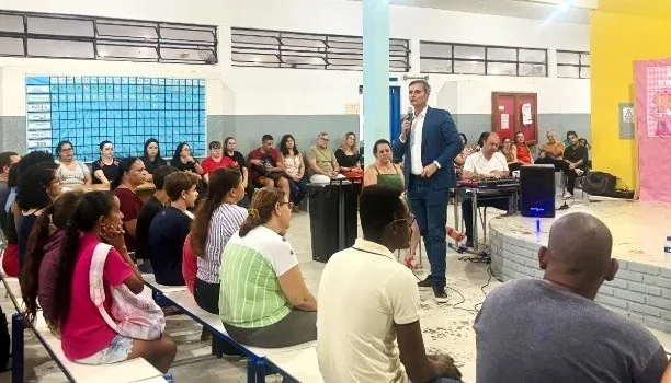 Escola Felícia promove noite de reflexão e aprendizado sobre convivência familiar, escolar e digital