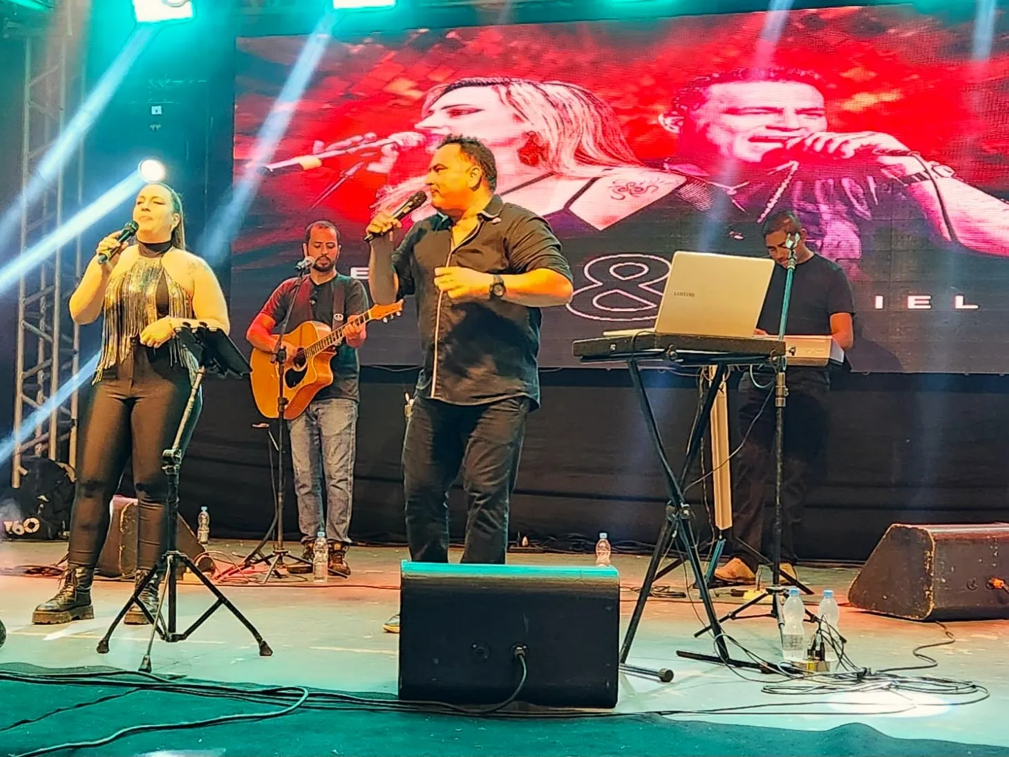 
  Bereta & Daniel fecham a Festa Quermesse de Nossa Senhora Aparecida com chave de ouro