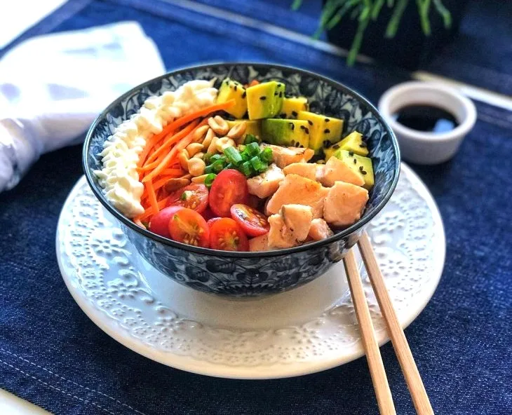 
  🍣 Poke de Salmão