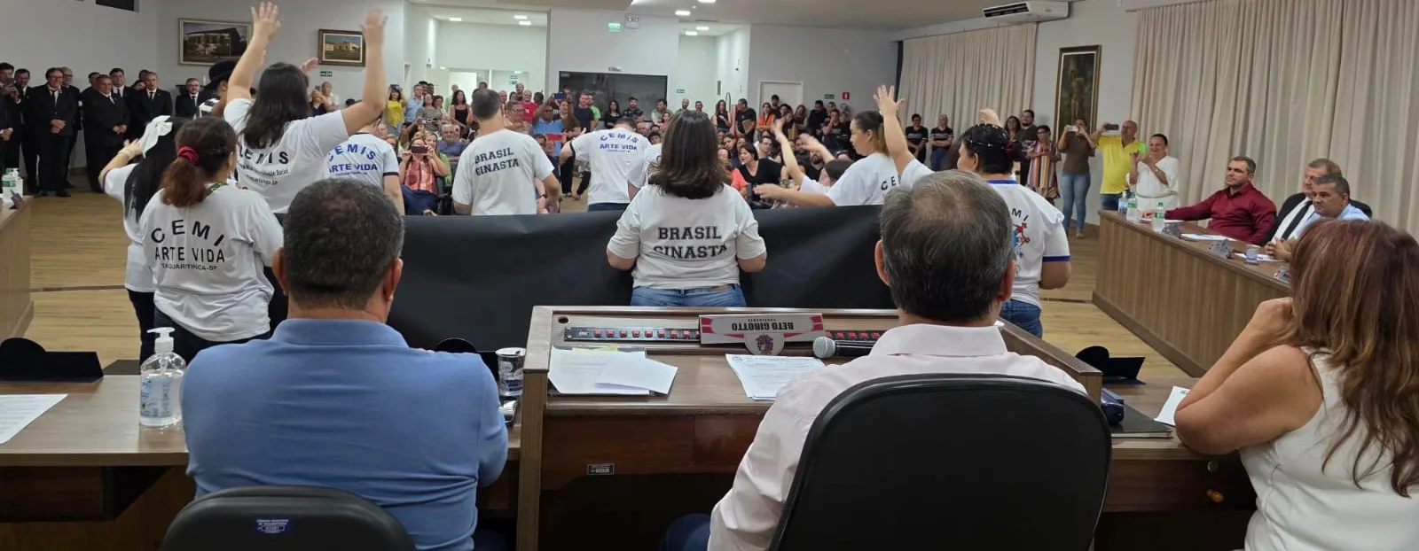 
  Câmara Municipal presta homenagens durante sessão ordinária