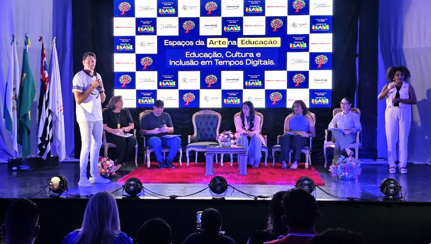 
  Fundação Edmílson celebra encontro sobre Arte, Educação e Inclusão com presença do pentacampeão e autoridades