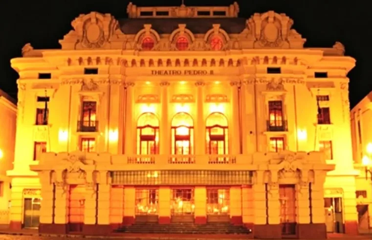 SANDRO DHIACANGA ENCANTA O THEATRO PEDRO II NO SHOW DE LANÇAMENTO DE SEU DVD