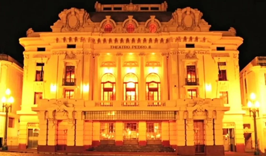 
  SANDRO DHIACANGA ENCANTA O THEATRO PEDRO II NO SHOW DE LANÇAMENTO DE SEU DVD