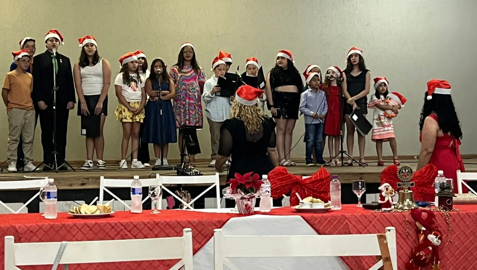 
  Rotary Club de Taquaritinga realiza Festiva de Natal com coral infantil e posse de novos sócios