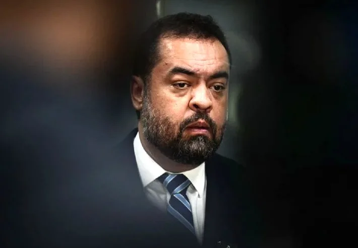 ENTRE A CIVILIZAÇÃO E A BARBÁRIE