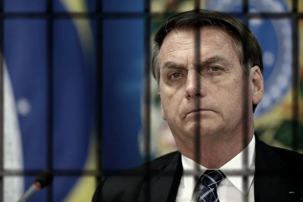 
  Jair Bolsonaro é preso após alerta do sistema de monitoramento