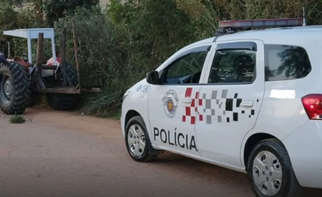
  Tratorista embriagado é detido depois de perseguição com colisão e prisão