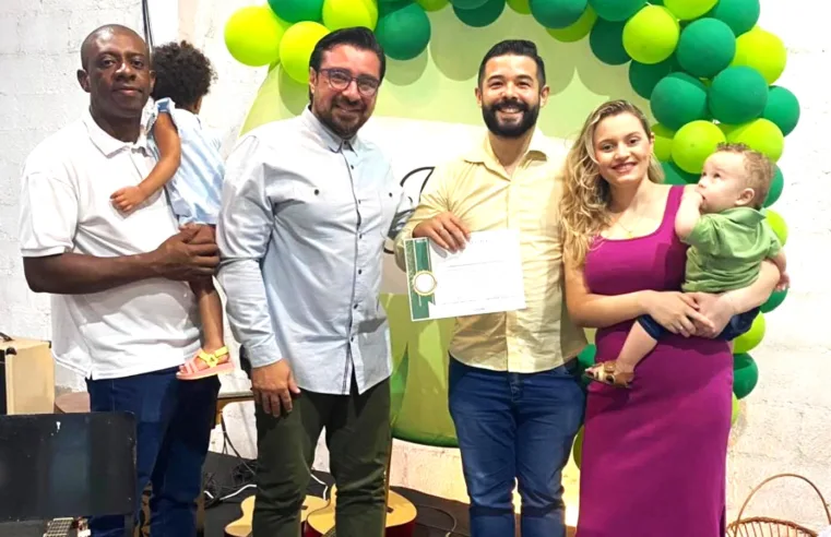 Vereador Gabriel Belarmino recebe diploma de Honra ao Mérito da Associação ReViva em Taquaritinga