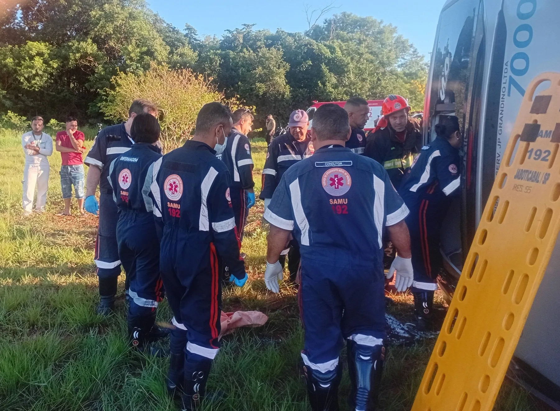 
  Grave acidente com ônibus deixa mortos e dezenas de feridos em Jaboticabal