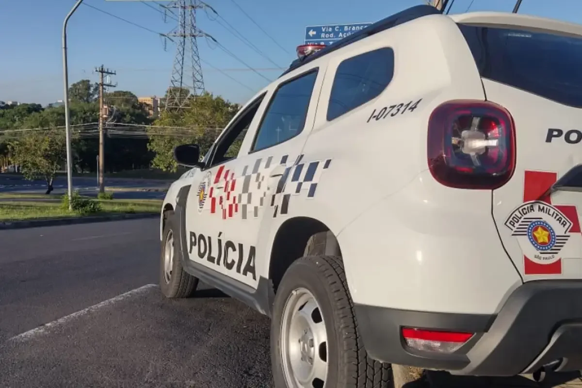 
  PM flagra dupla com armas ilegais e interrompe caça na zona rural de Taquaritinga
