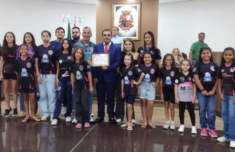 Professor André Augusto de Souza Vieira recebe Moção de Aplauso proposta pelo vereador Véio Modesto