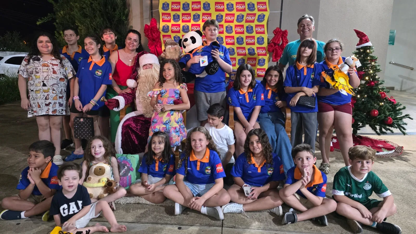 
  Confraternização do RotaKids reúne companheiros do Rotary, Casa da Amizade, famílias e convidados