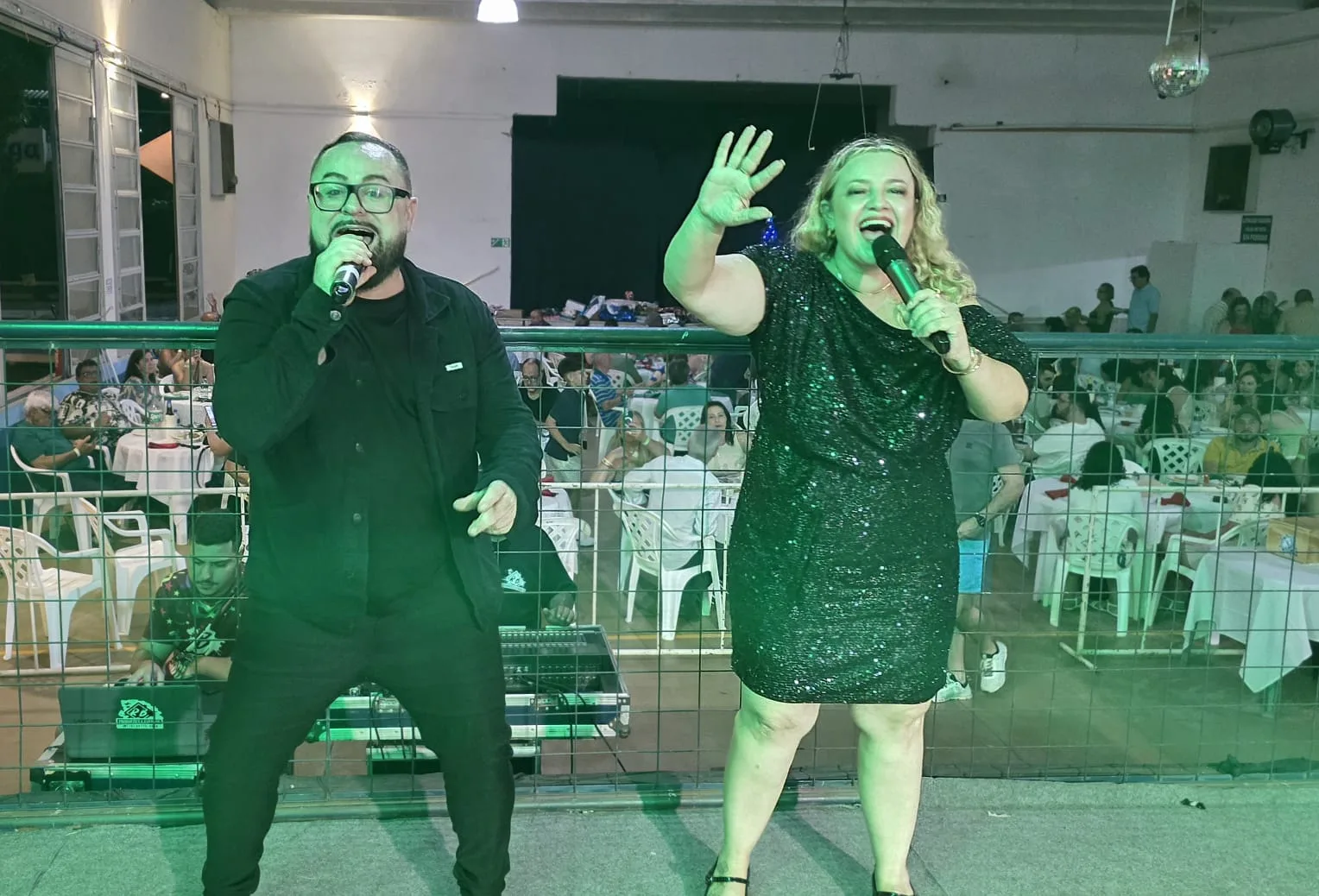 
  Marcela Oliveira e Anderson Fernandes transformam confraternização em espetáculo e arrancam elogios do público