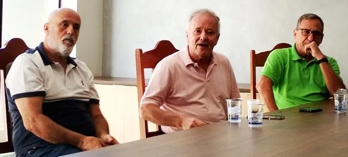 Prefeito detalha limites financeiros e responde sobre a situação do asfalto das ruas de Taquaritinga em reunião na Câmara