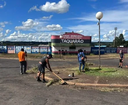 Mutirão de limpeza mobiliza voluntários no entorno do Estádio Taquarão