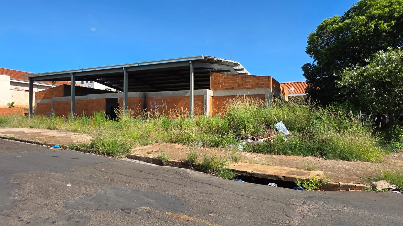 
  Quando o dinheiro público vira ruína: obra herdada, responsabilidade esquecida