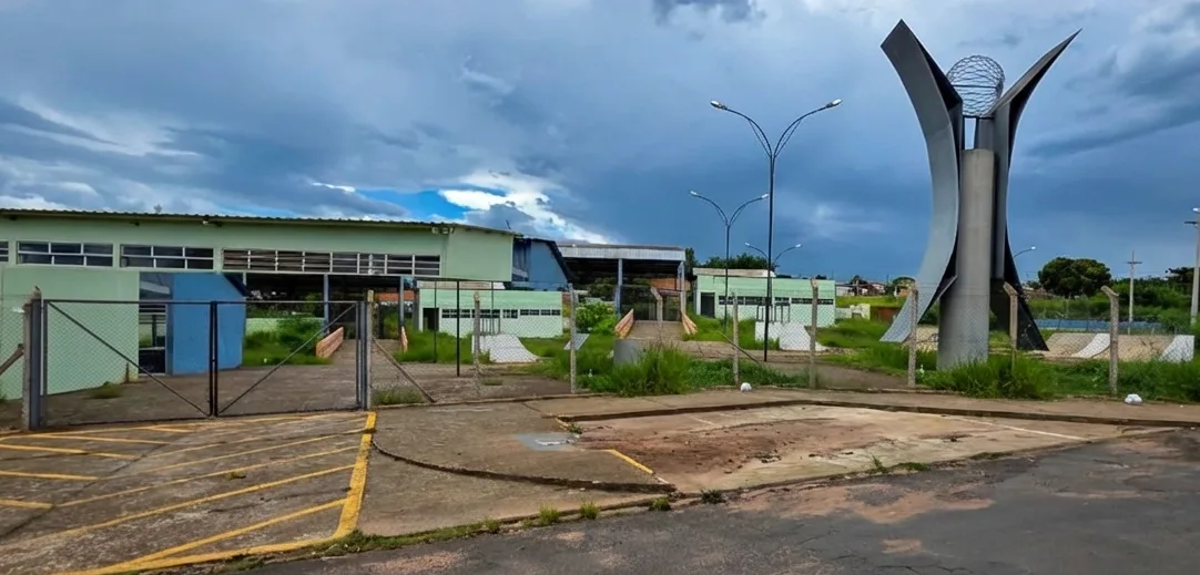 
  Mirian Ponzio cobra conclusão e melhor aproveitamento da Praça da Juventude