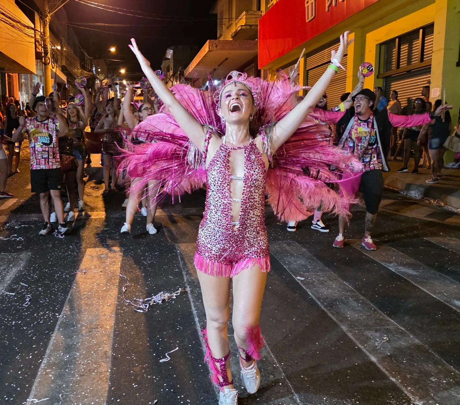 
  Chuva não apaga o brilho: Carnaval de Taquaritinga se despede em noite de emoção e superação