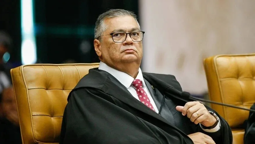 
  Dino endurece contra supersalários e veda novos penduricalhos acima do teto