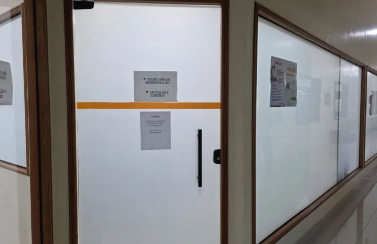 Vidros cobertos e portas fechadas levantam questionamentos sobre transparência no setor de licitações da Prefeitura de Taquaritinga