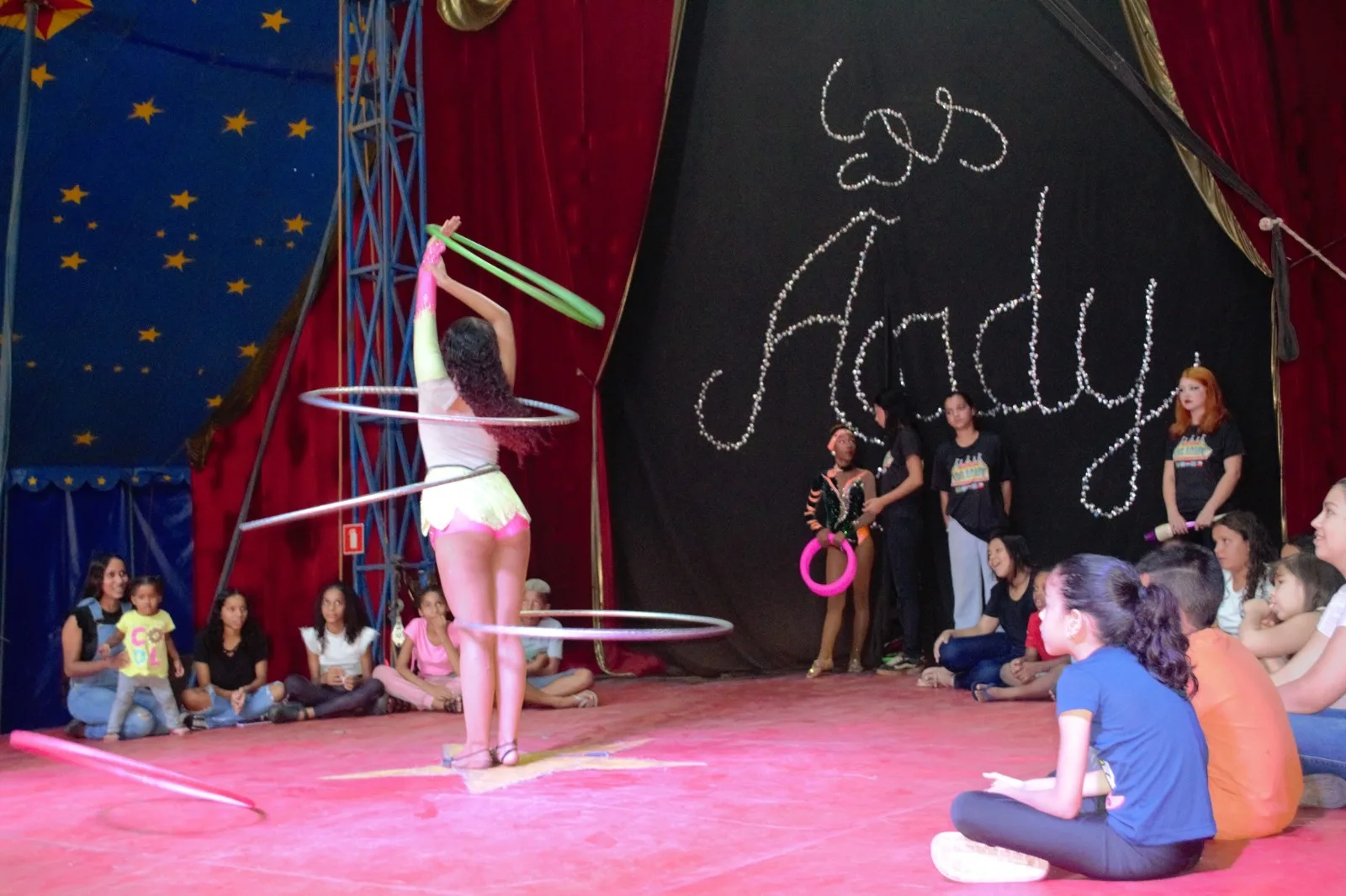 
  Teatro e Circo se encontram em experiência cultural