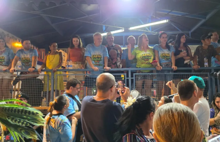 O samba tomou conta da Prudente de Morais na abertura do desfile