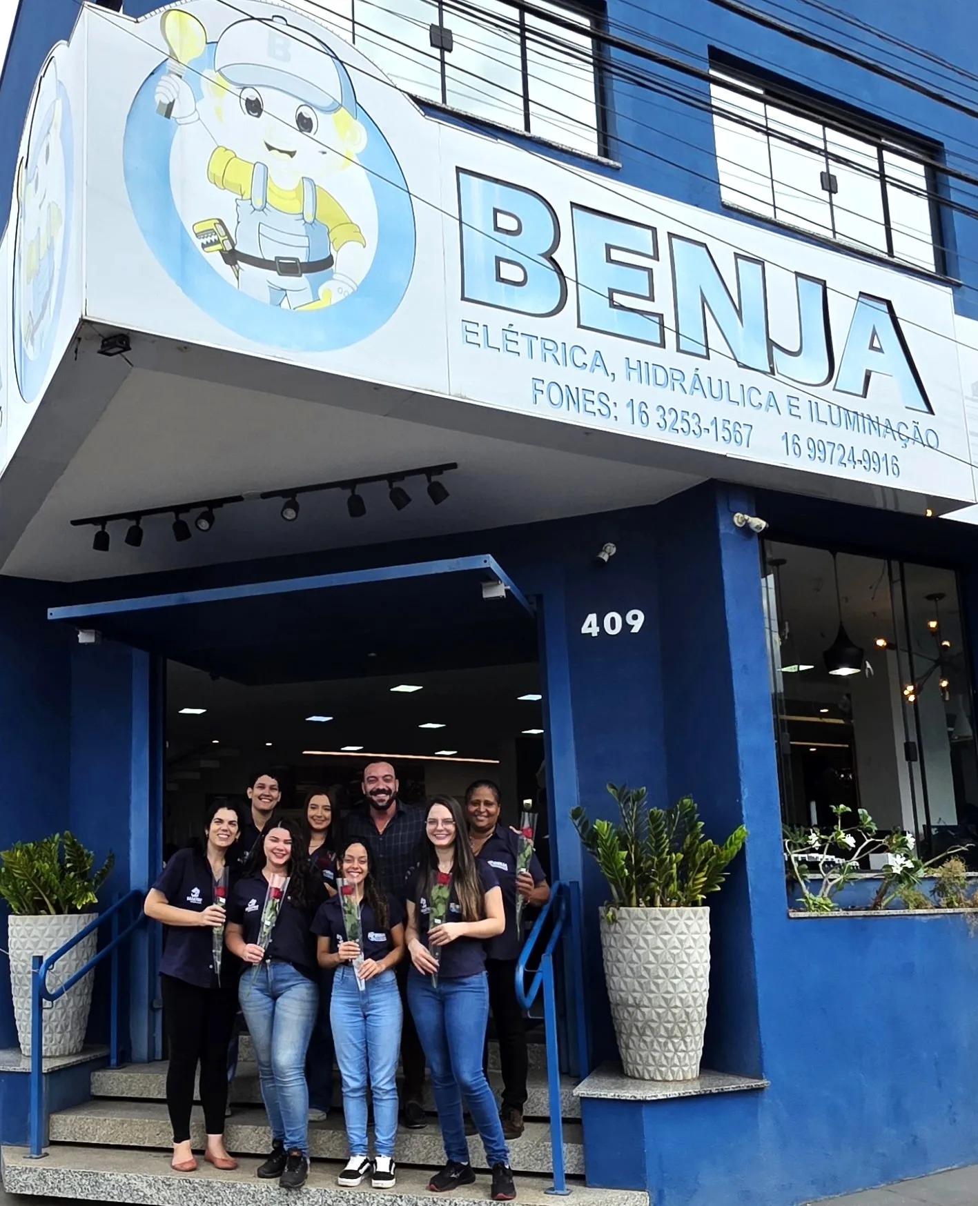 
  Benja antecipa o Dia da Mulher com flores e homenagem às clientes