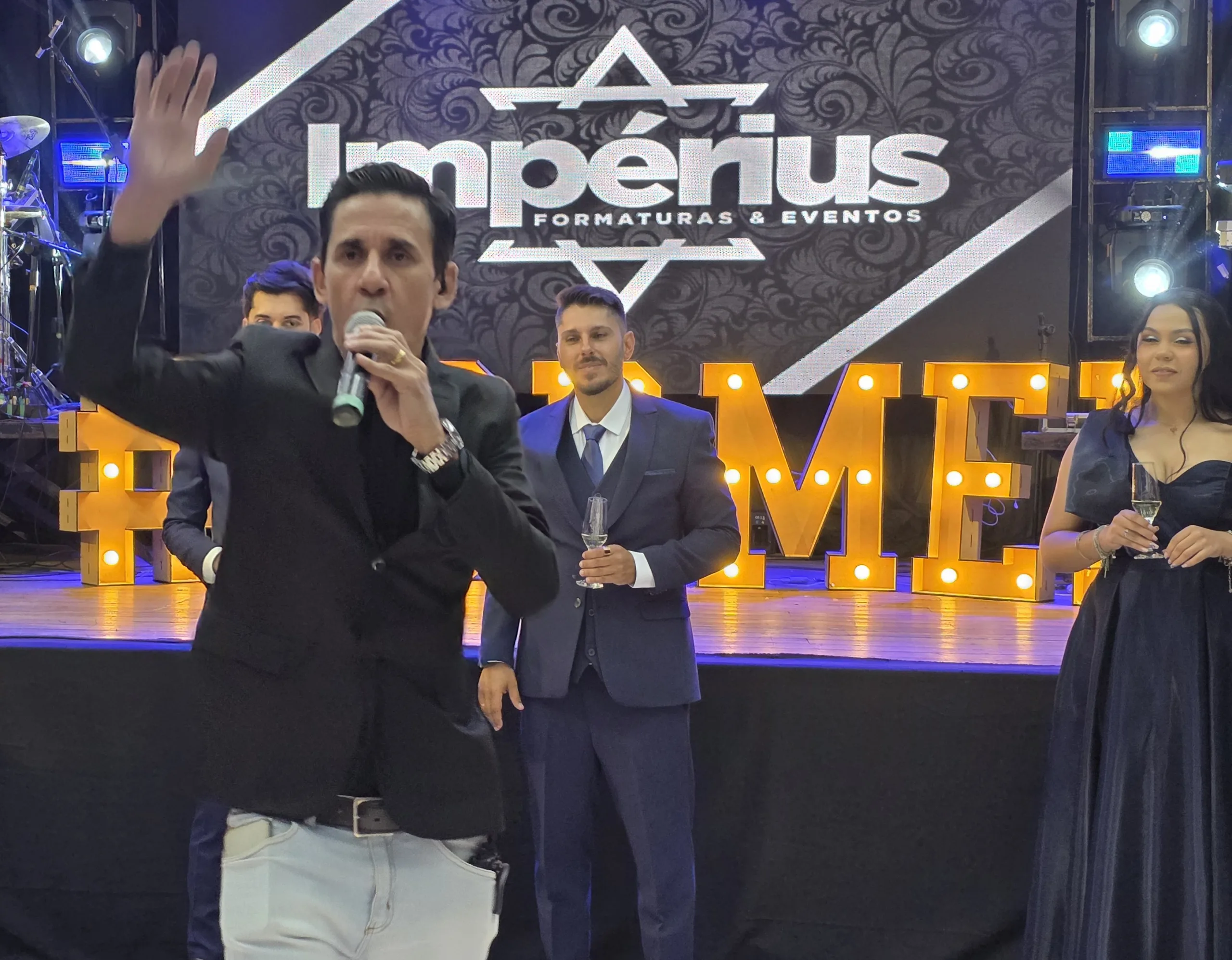 
  Imperius transforma formatura em noite de brilho e emoção