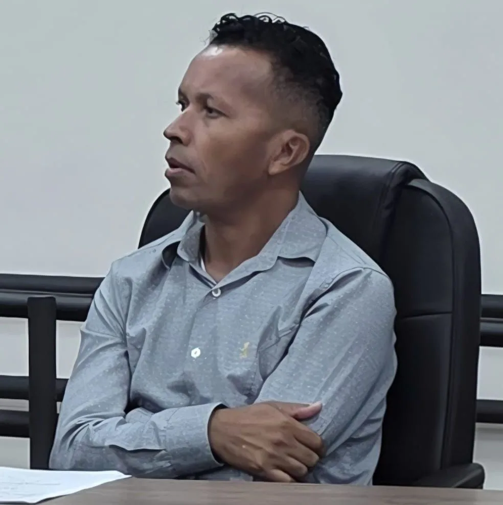 
  Vereador Fernandinho Cabeleireiro denuncia abandono em prédio da Secretaria de Saúde