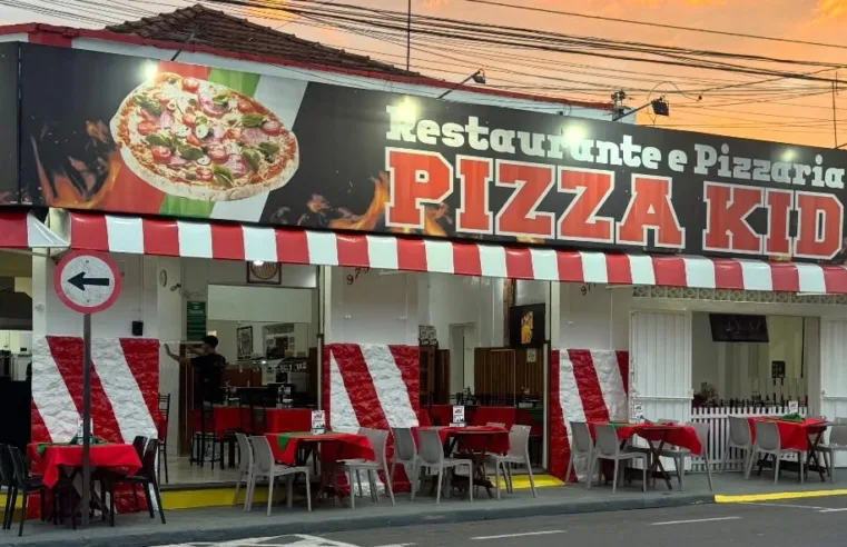 Marcela Oliveira encanta público em noite de casa cheia na Pizza Kid