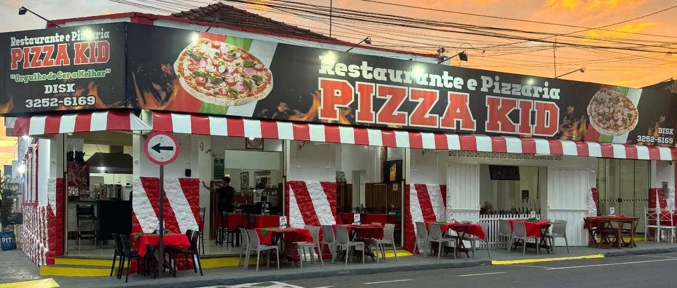 
  Marcela Oliveira encanta público em noite de casa cheia na Pizza Kid