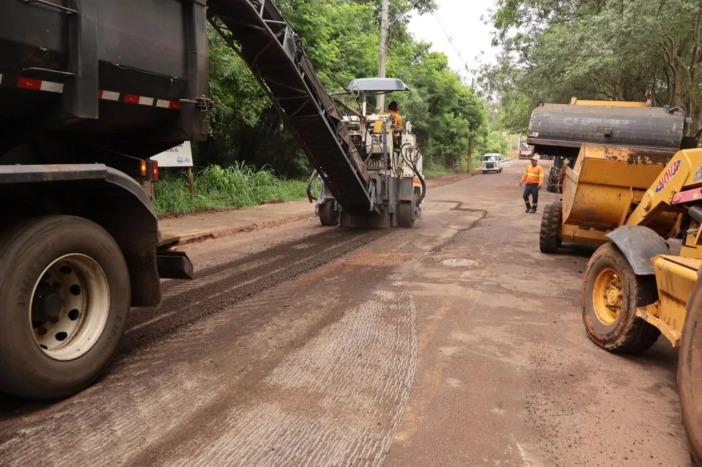 
  Prefeitura intensifica operação tapa-buracos e recapeamento em diversos bairros da cidade