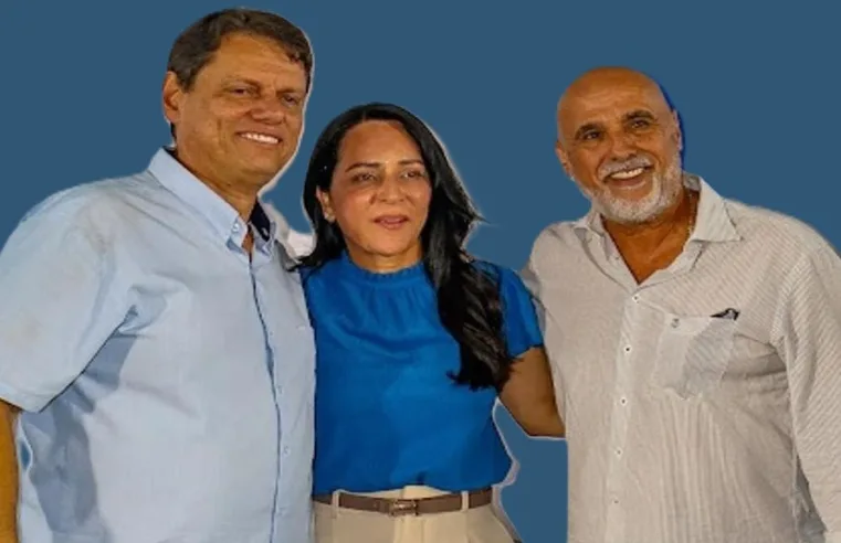 Roberto Palomino integra palanque oficial em formatura regional representando Taquaritinga