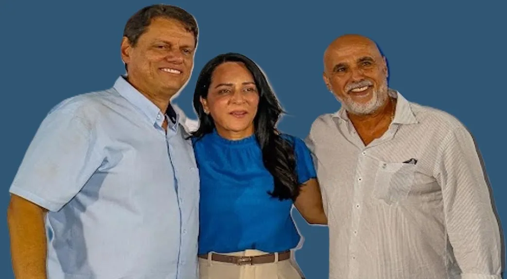 
  Roberto Palomino integra palanque oficial em formatura regional representando Taquaritinga