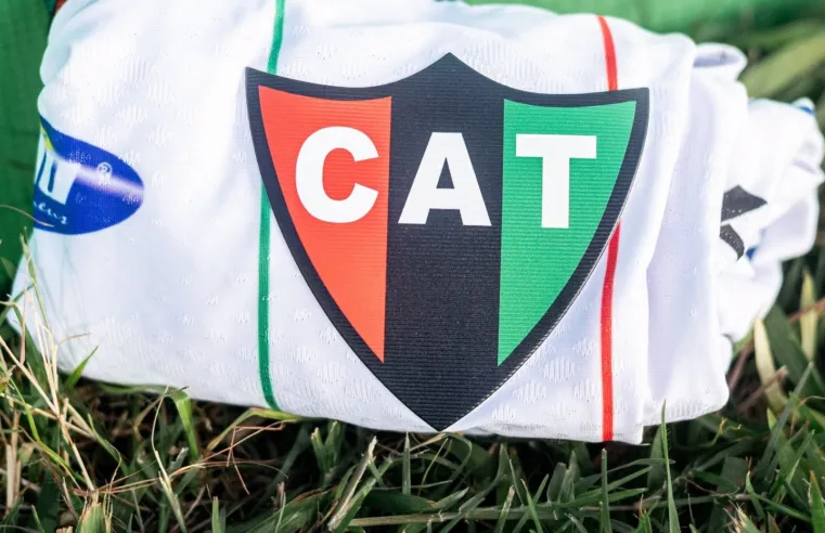 “O Leão caiu de pé e rugindo alto”