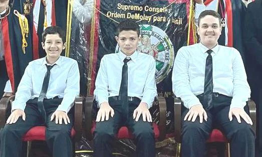 Jovens são iniciados na Ordem DeMolay em Taquaritinga