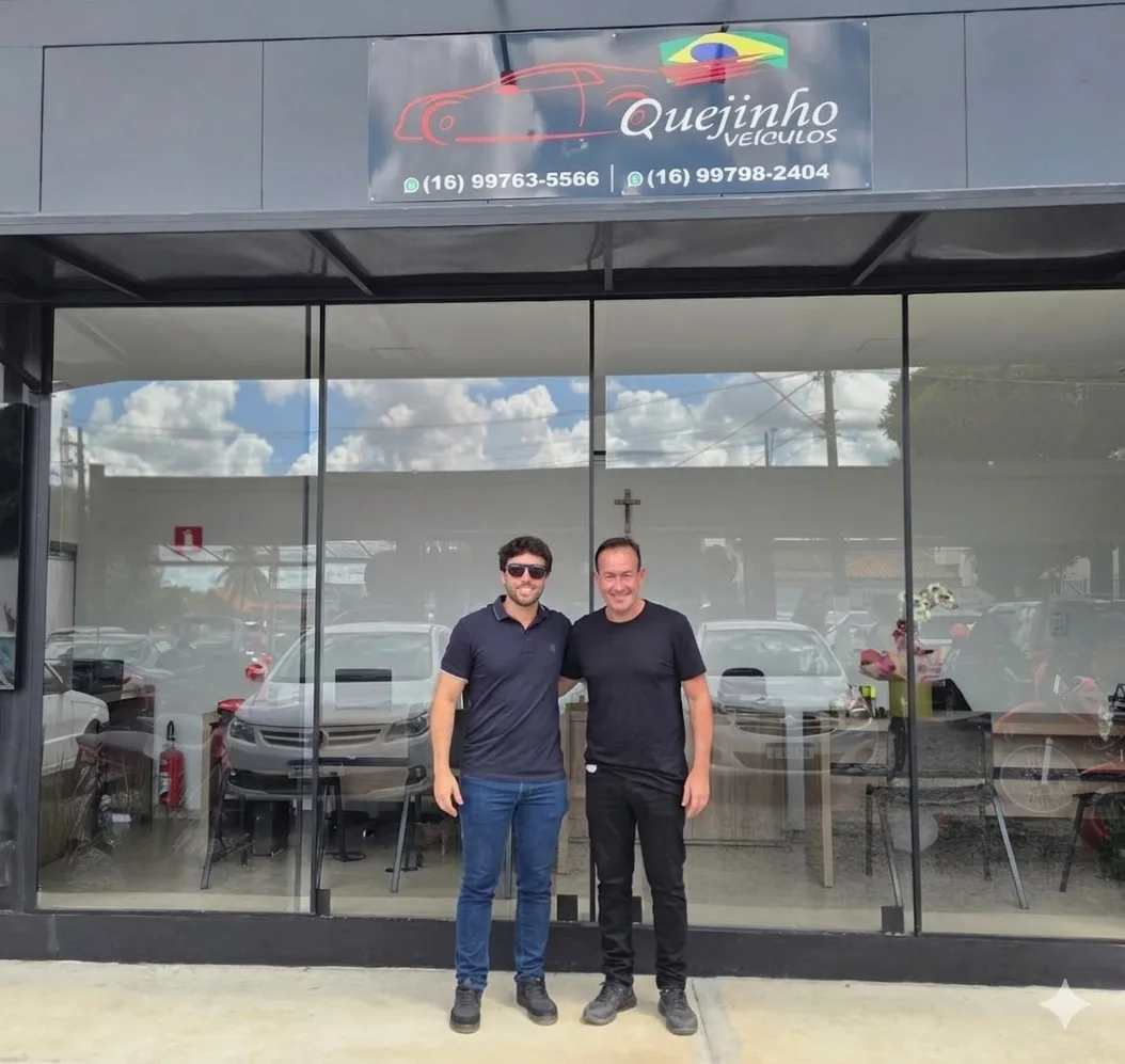 
  Quejinho e Rodrigo Barros inauguram nova fase da “Quejinho Veículos”