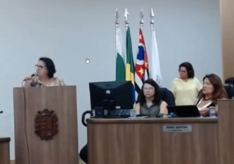 
  Após fala na Tribuna da Câmara, aposentada reforça denúncias nas redes sociais