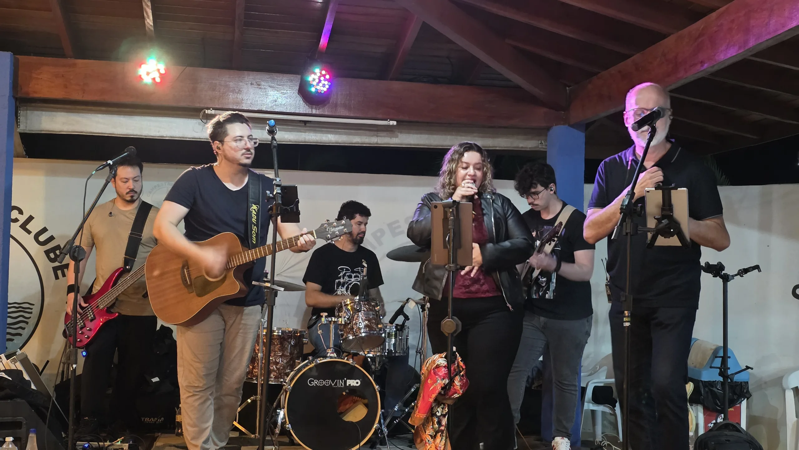
  JOTATÊ anima público no Clube Campestre de Monte Alto com show contagiante