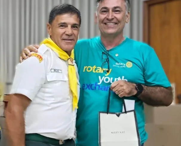 Rotary de Taquaritinga entrega instrumentos musicais aos jovens desbravadores