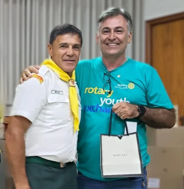 
  Rotary de Taquaritinga entrega instrumentos musicais aos jovens desbravadores