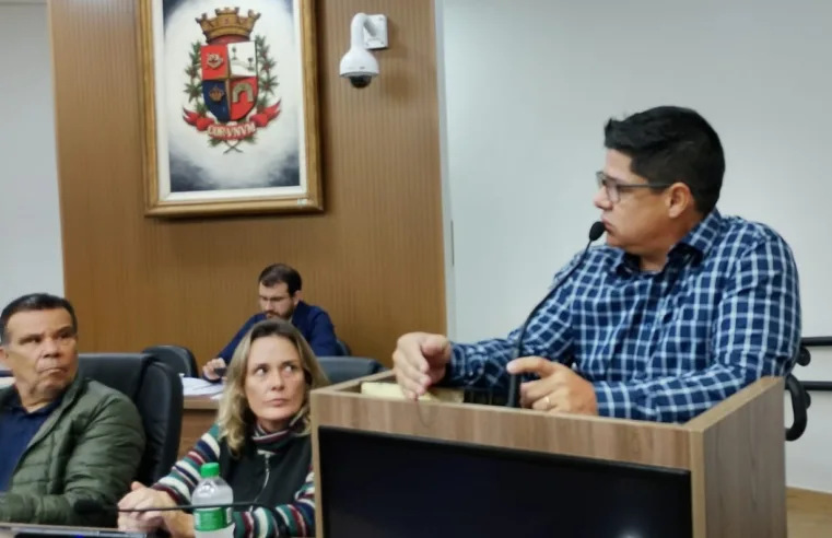 Denis Machado apresenta avanços da Saúde durante sessão na Câmara